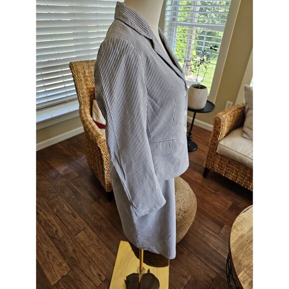 Tahari Women's Seersucker Striped Blazer & Skirt Set Size 4P Career Coastal - Picture 5 of 16